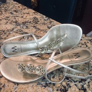 Kitten heel style, gold sandal